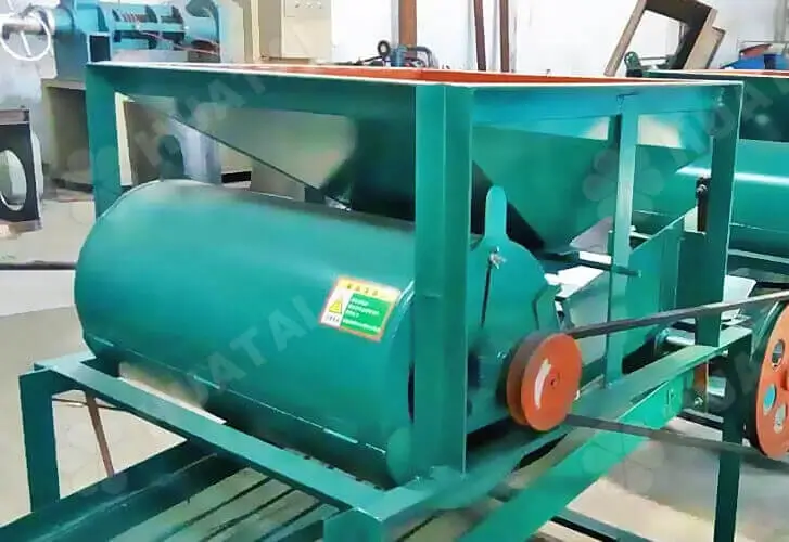 Walnut shelling machine